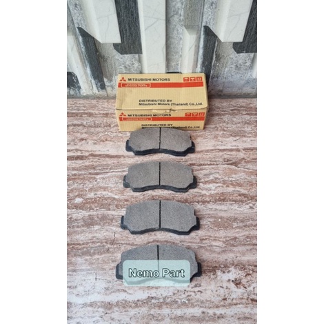 Brake Pad Pads Shoe Shoes Kampas Rem Cakram Depan / Belakang Mitsubishi L300 Diesel L038 Solar Origi