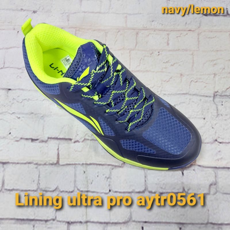 SEPATU BADMINTON LINING ULTRA PRO AYTR0561