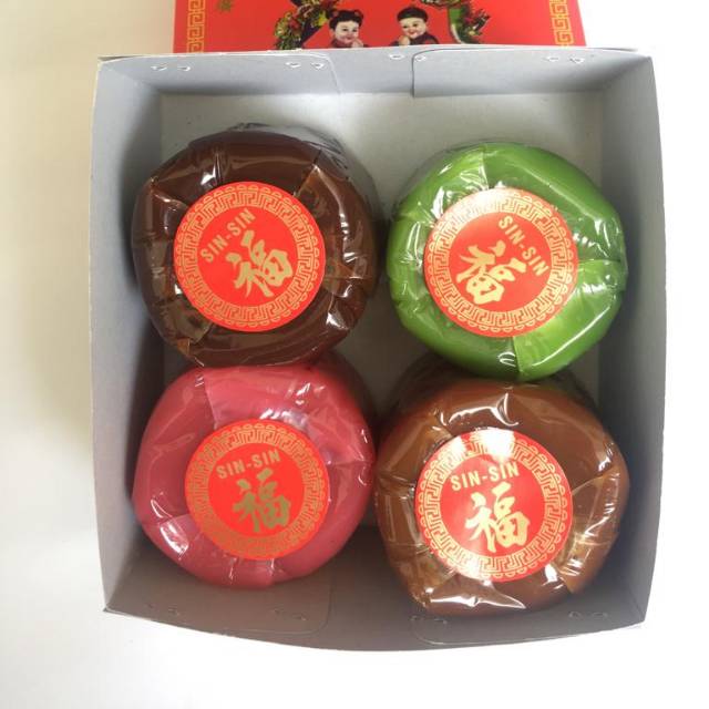 

Kue kranjang "xin-xin