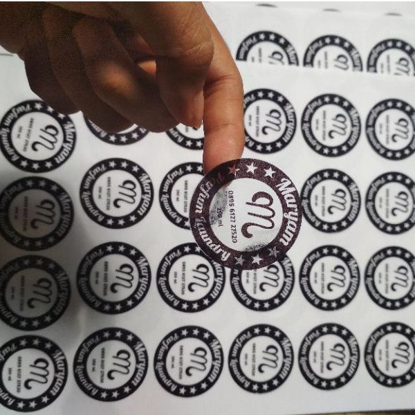 

Cetak stiker transparan untuk label minuman
