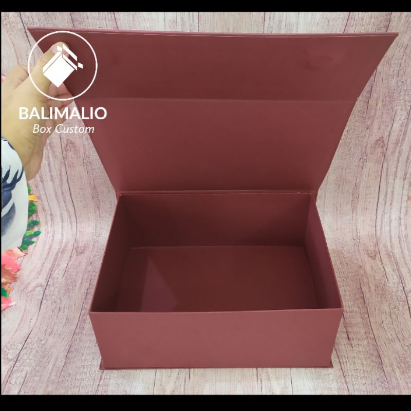 

Box Tutup Magnet / Box Hampers / Kotak Kado