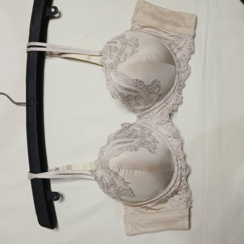 preloved bra vera wang size 38B busa push up