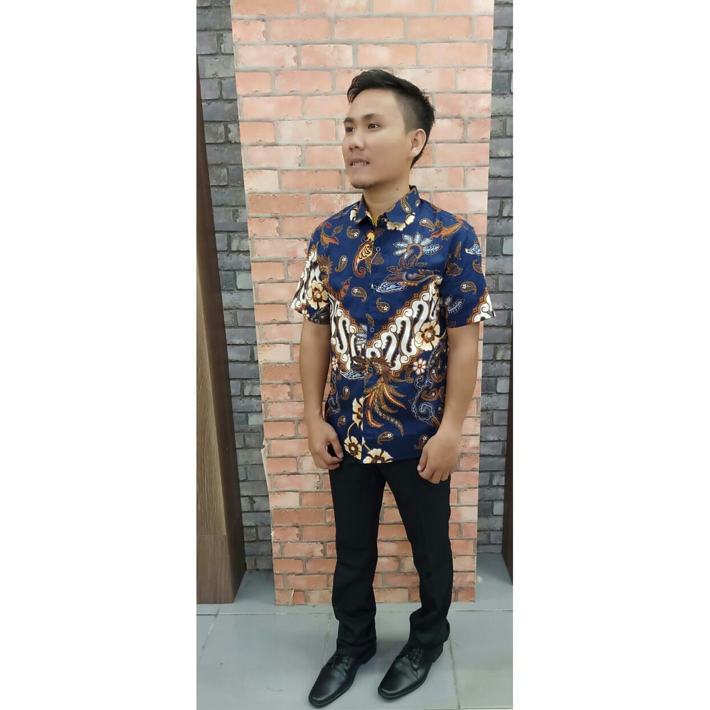 Bali Lestari Batik Lengan Pendek Slimfit warna biru