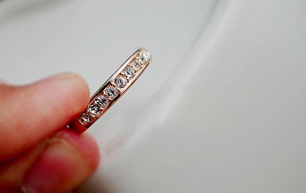 Tk Cincin Lapis Rose Gold 18k Hias Kristal Gaya Klasikelegan Untuk Pengantin Wanita