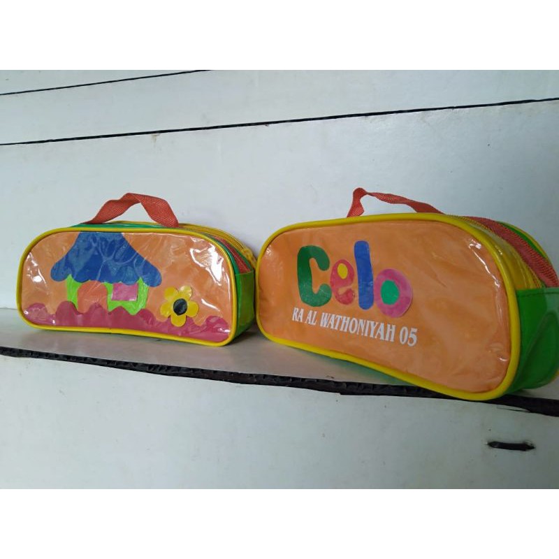 

TEMPAT PENSIL ANAK CUSTOM BAHAN SPONLAK DINNIR D300