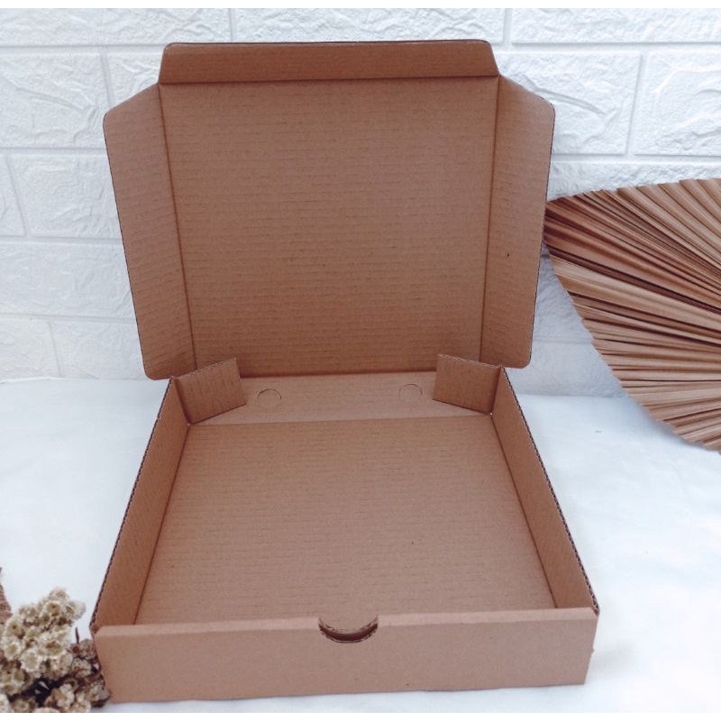 

Kardus Polos / Box Hampers / Kardus 25x25x5cm