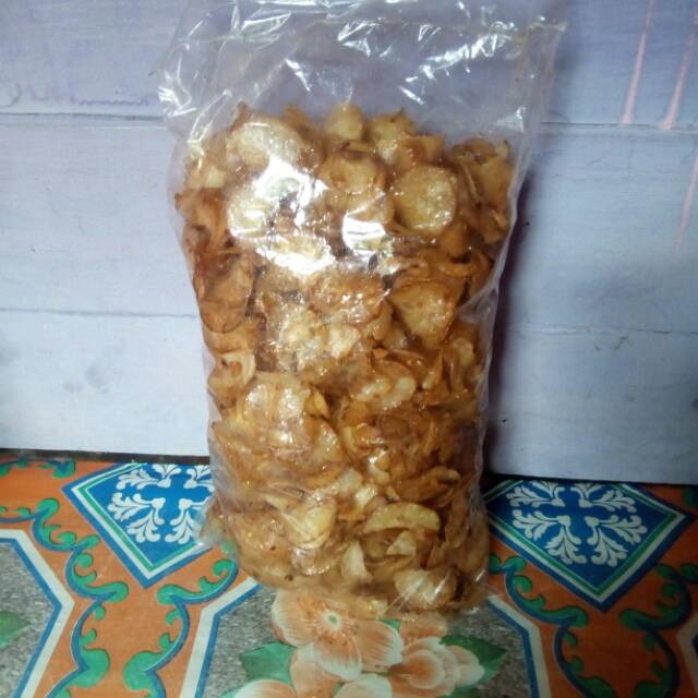 

Kripik singkong pedas manis mbah putri.,enak buat cemilan saat nonton tv, atau hidangan hari raya