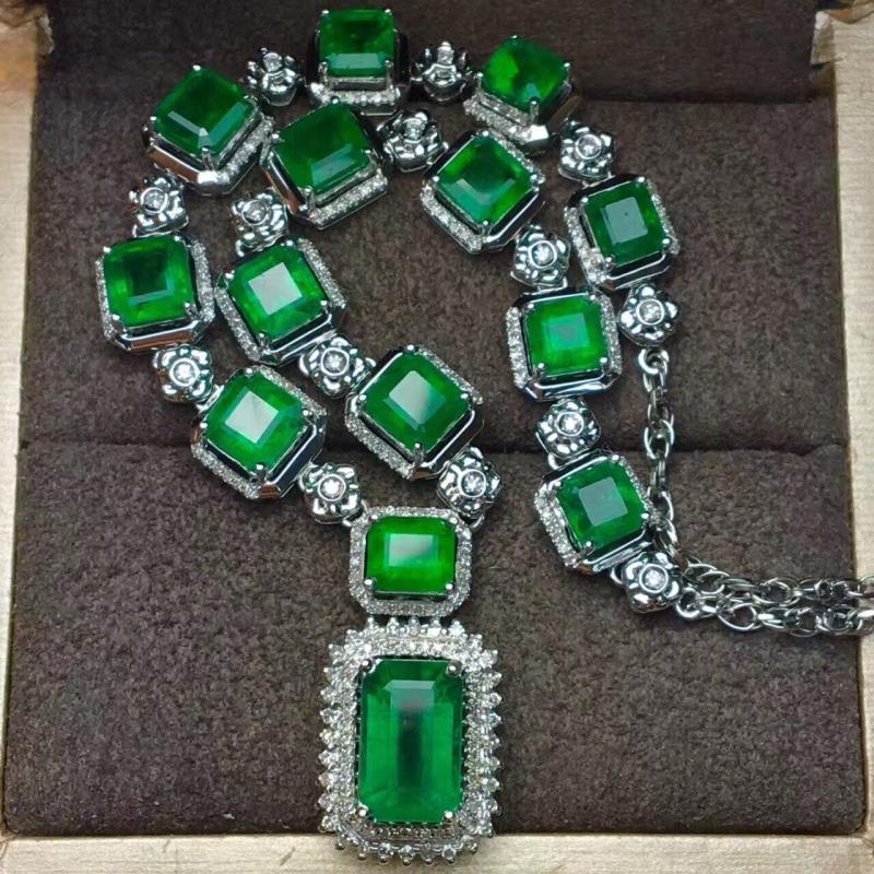 Kalung Rantai Dengan Liontin Batu Emerald Bentuk Kotak Mewah Untuk Wanita