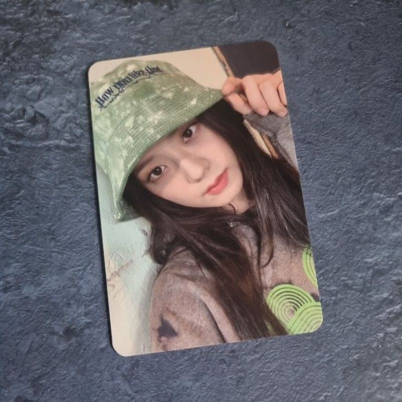 Jisoo Bucket Hat Photocard