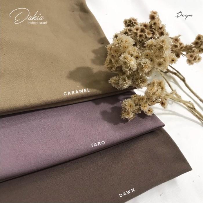 Dahia instan scarf by deyn scarf