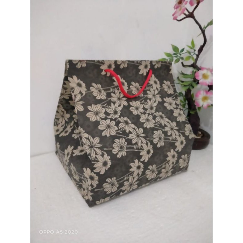 

Paperbag kotak nasi motif uk.22x22