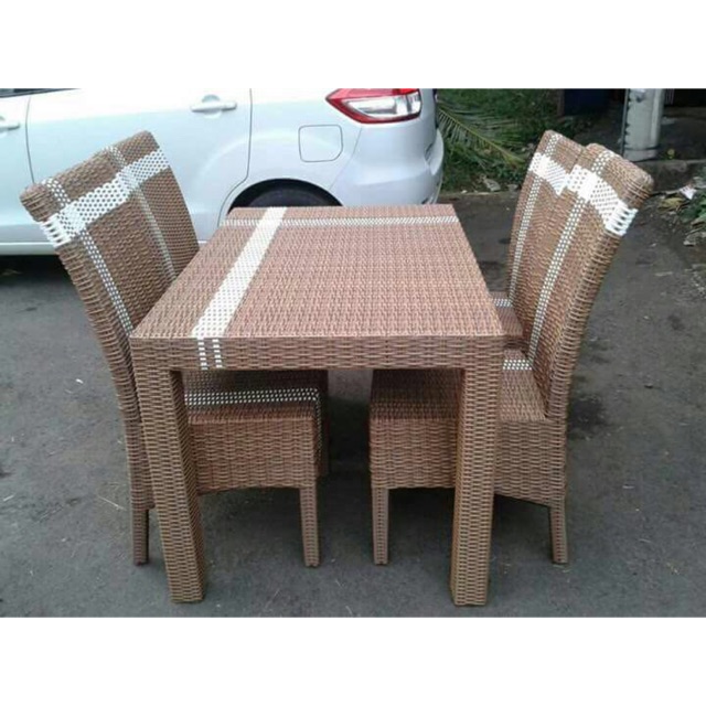 Meja Makan Rotan tanpa Kaca