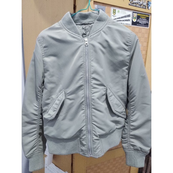 PRELOVED UNIQLO BOMBER JACKET