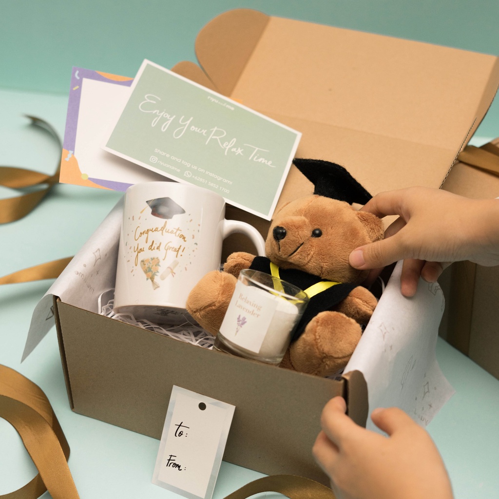 

Riyu&Me | Graduation Set | Mug - Scented Candle - Boneka Wisuda | Kado Wisuda