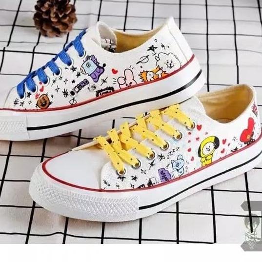 Sepatu Lukis BTS logo