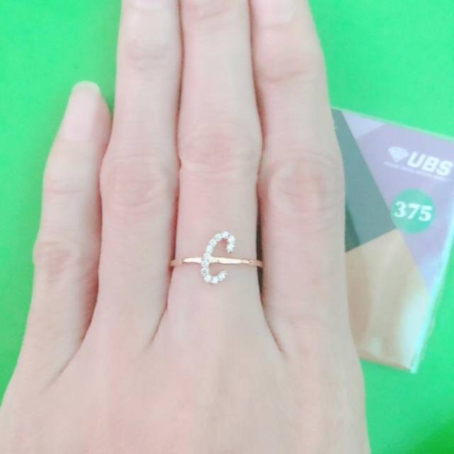 Cincin alphastar huruf 'C' UBS