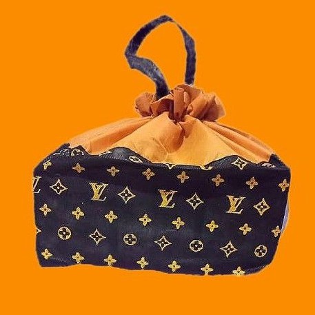 Tas Kain Hajatan/Tas serut/Goodie bag Spunbond Motif LV UK 22x22