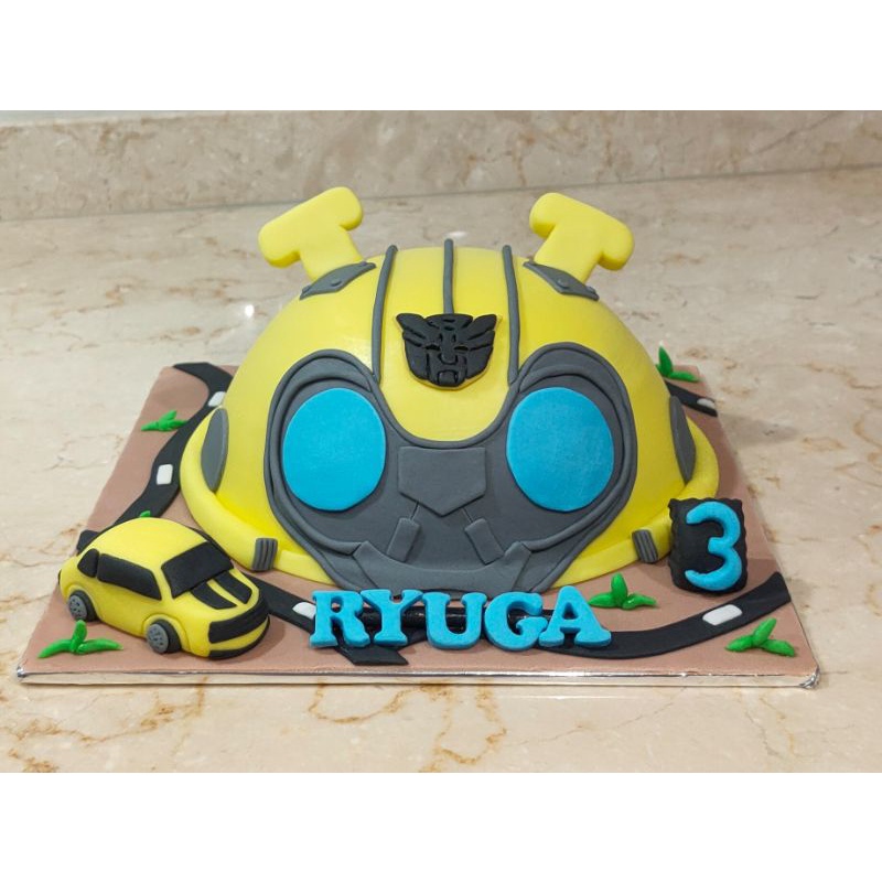 

Pinata Cake Bumblebee Transformers