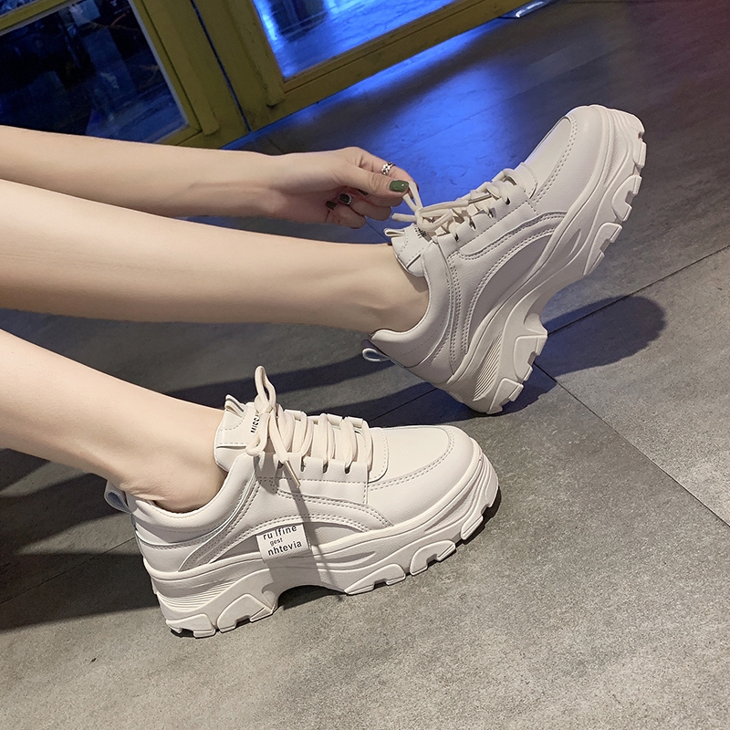 Ayugugu Sepatu  Sneakers  Sol Karet Anti Slip Warna Putih  