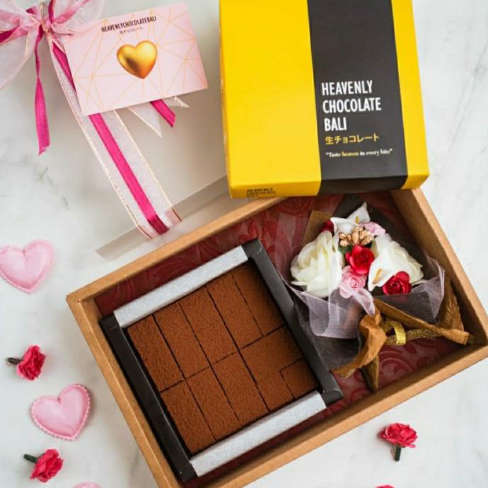 

TERLARIS HEAVENLY CHOCOLATE SQUARE BOX MAKANAN & MINUMAN
