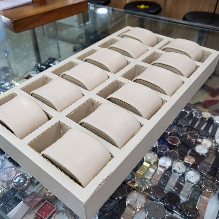 display box pajangan kotak jam tangan bantal oval