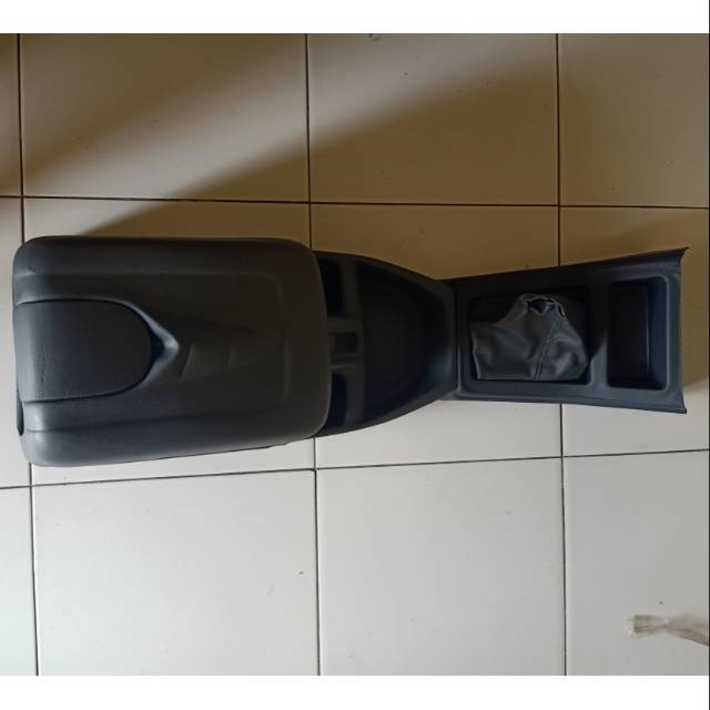 Console box kijang kapsul