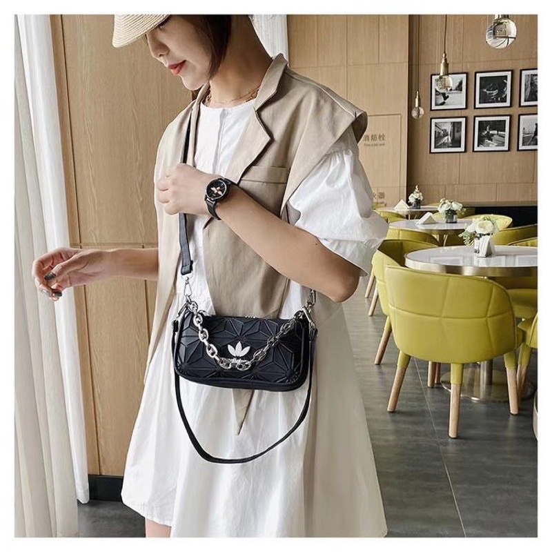 ((TERMURAH)) SLINGBAG ADIDAS CHAIN CHUNCKY ISSEY MIYAKE / HANDBAG ADIDAS / TAS SELEMPANG ADIDAS / TAS WANITA ADIDAS / CHAIN BAG ADIDAS / TAS ADIDAS / TAS SELEMPANG ADIDAS