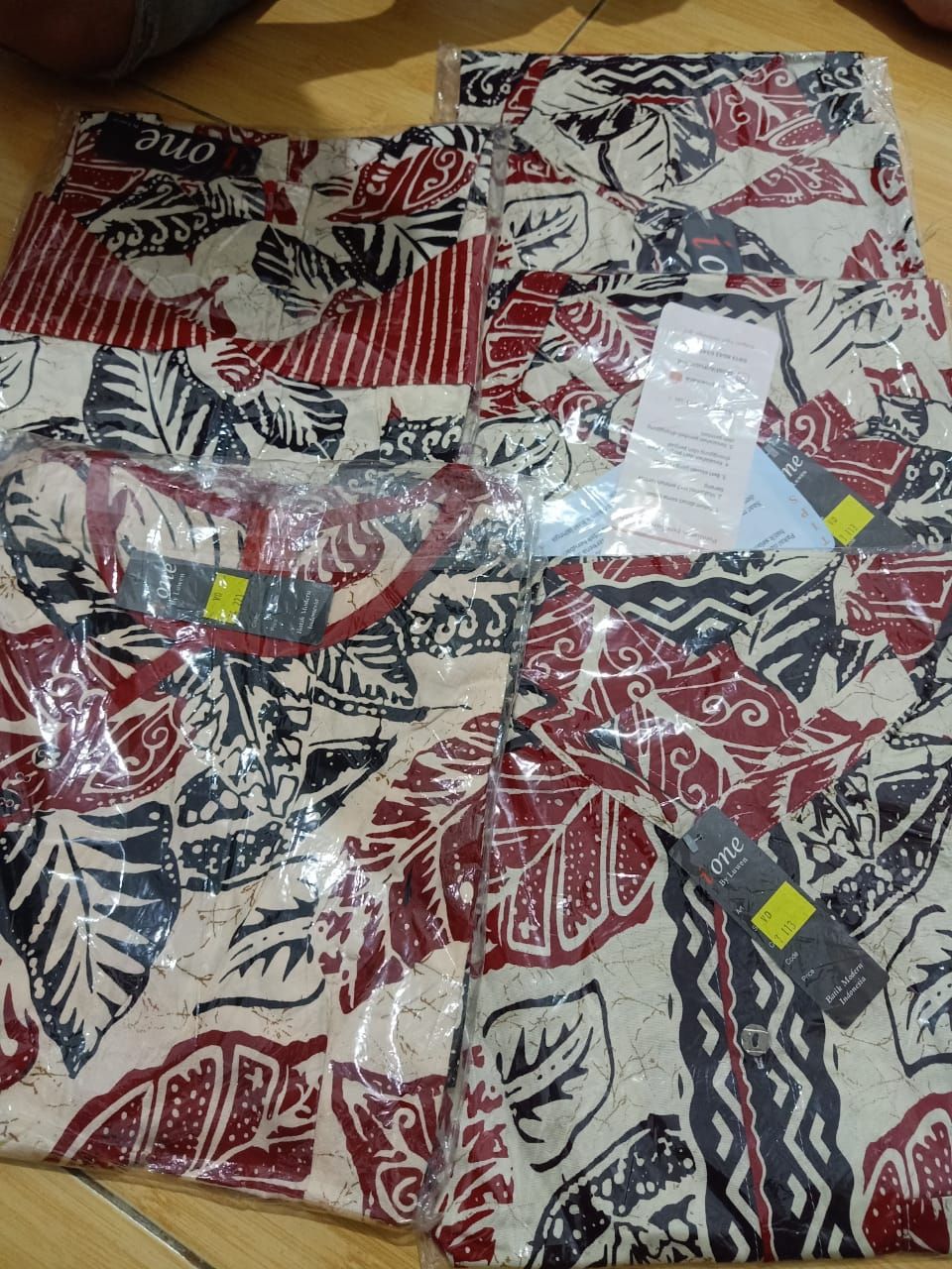 Kemeja 113 Vd# Kemeja Batik Pria Warna Merah Motif Daun Bahan Katun Stretchy