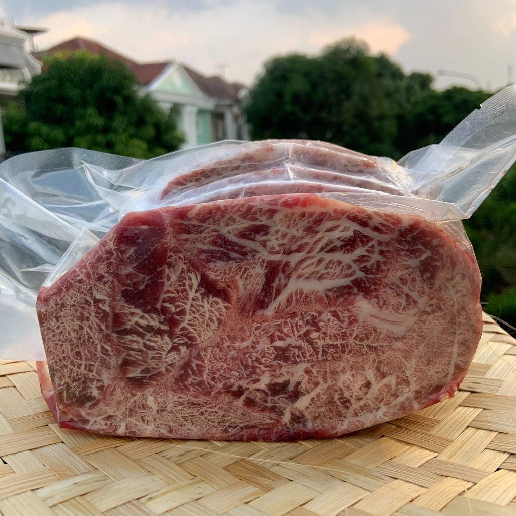 

DAGING SAPI STEAK HALAL/STRIPLOIN MELTIQUE 1KG/ISI 5 SLICES 200GR/pcs