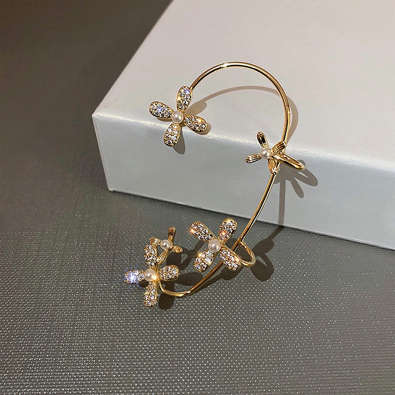 Fancyqube 1pc Anting Klip Rantai Rumbai Panjang Desain Bunga Hias Mutiara Imitasi Untuk Wanita