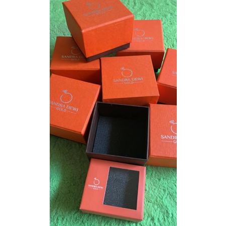 Sandra Dewi Gold box