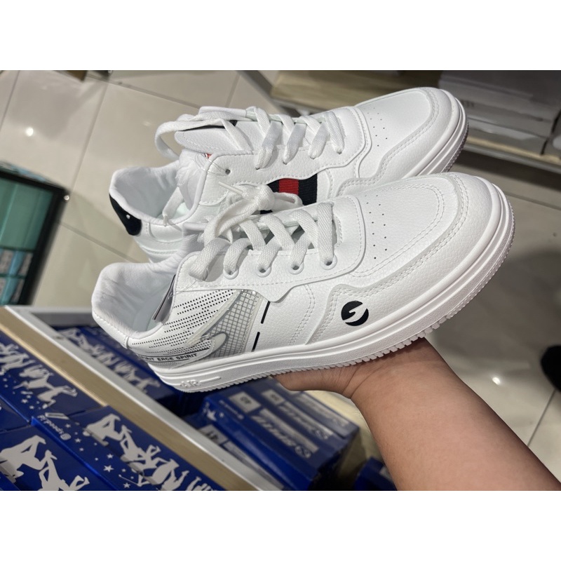 SEPATU SNEAKERS PRIA MERK LOOKS TERLARIS