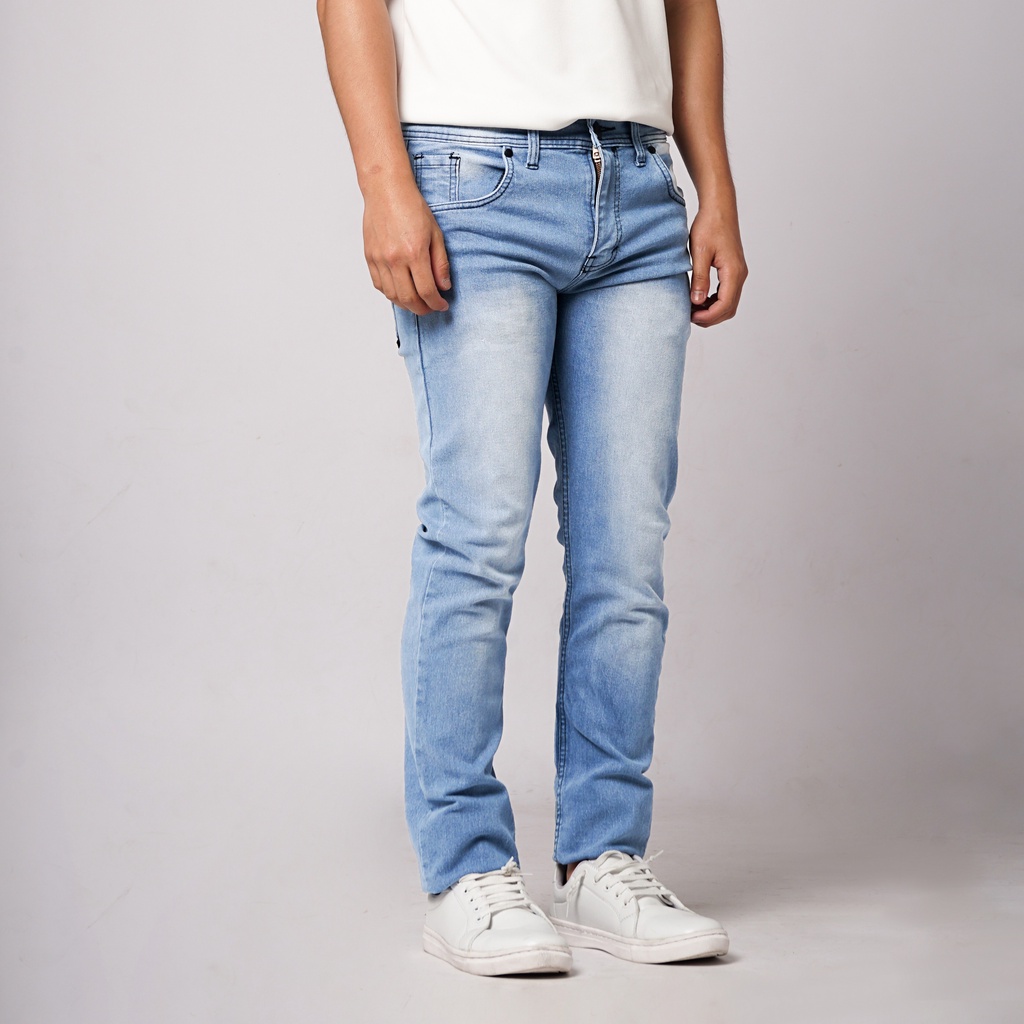 Celana Jeans Pria Slim Fit Biru Muda Scrup
