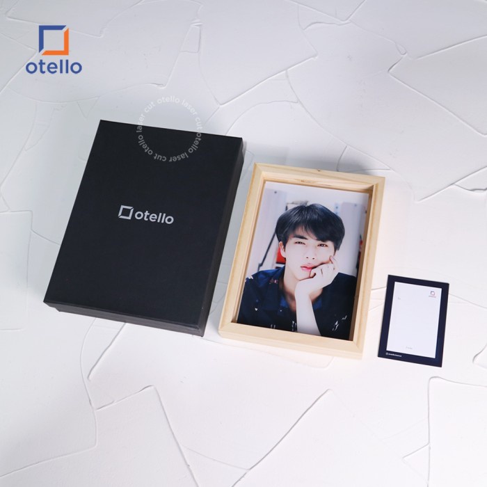 Gift Set Floating Frame Foto Akrilik Hadiah Custom Kado Pacar Sahabat