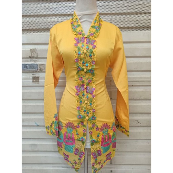 Kebaya Encim Kebaya Encim Lengan panjang Kebaya Encim Modern Kebaya Encim Bordir Kebaya Encim jumbo Kebaya Betawi modern Kebaya encim putih Kebaya Kartini-Kuning
