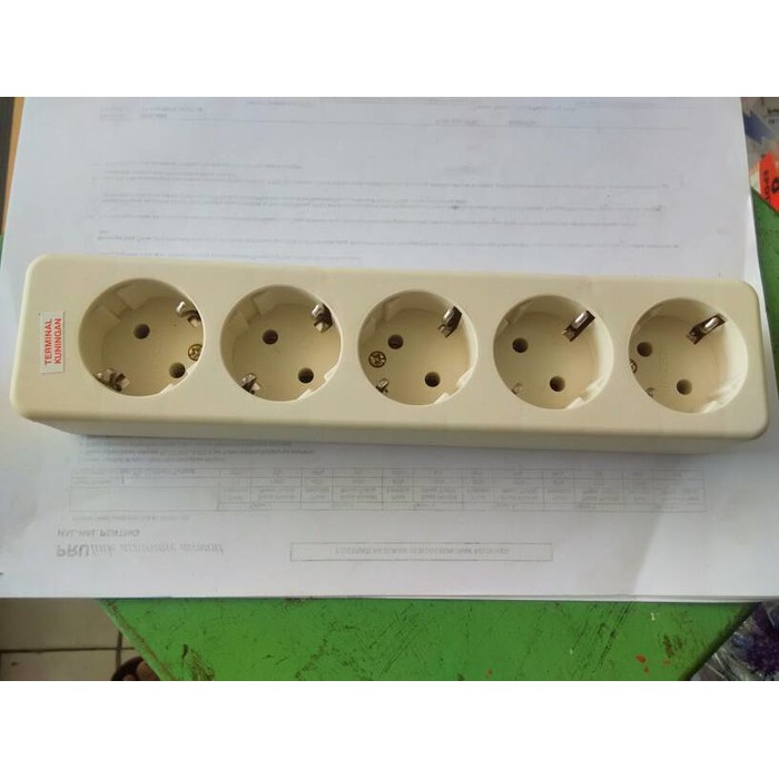 Stop Kontak UTICON 5 Lubang Stop Kontak Lubang 5 UTICON