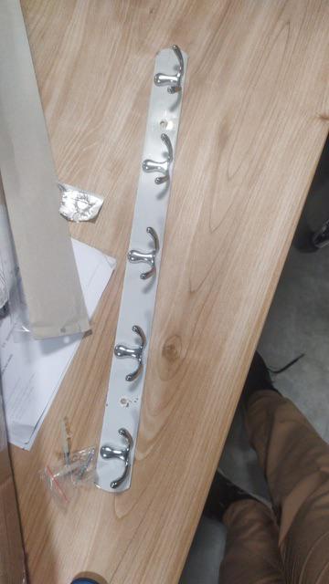 Gantungan Baju Dinding 5 Kait Stainless V Hanger Kamar Mandi