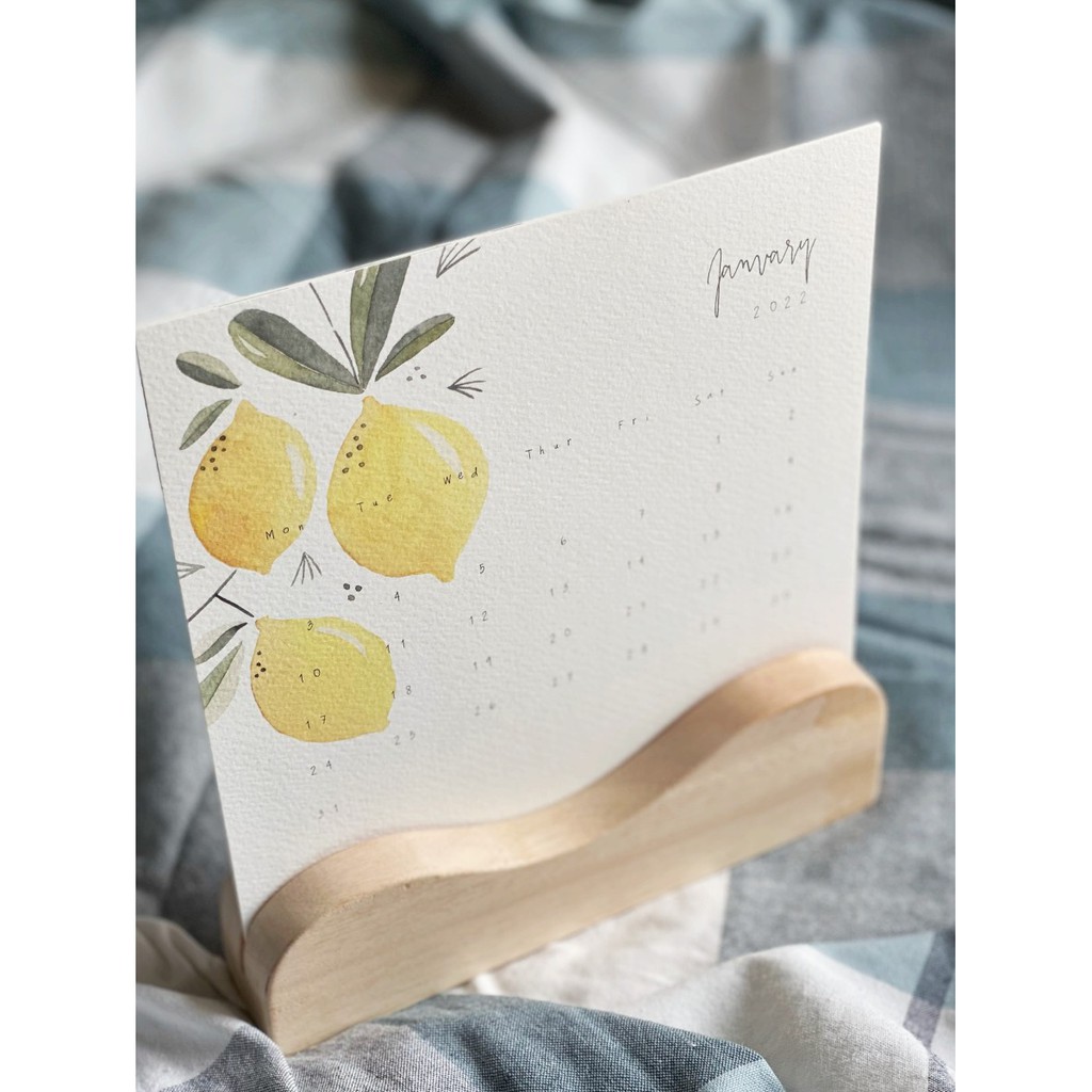 

Calendar Kalender Cantik Tahun 2022 Set dengan Frame Kayu Gambar Buah