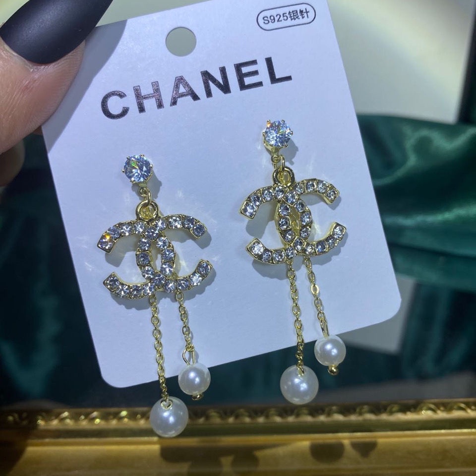 Anting Bentuk Huruf C Ganda