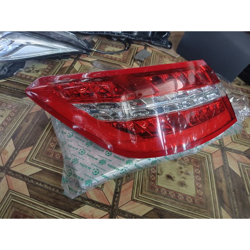 STOPLAM/LAMPU BELAKNG MERCEDES BENZ E250 AMG COUPE 2010-2013