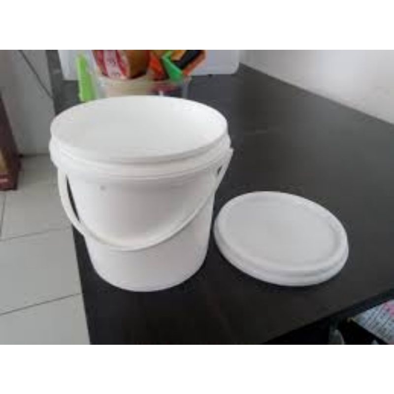 

Ember Plastik 1L Gagang , Ember Plastik Kemasan Kurma 1L, Ember Pail 1Kg, Ember 1Liter