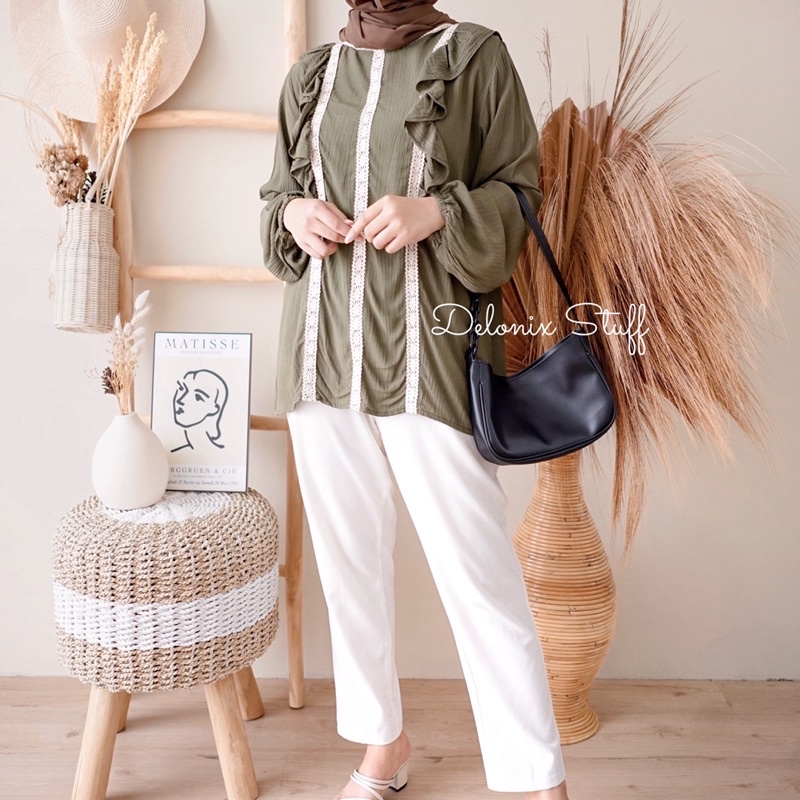 Delonix Lozza Crinkle Blouse Ruffle Raya