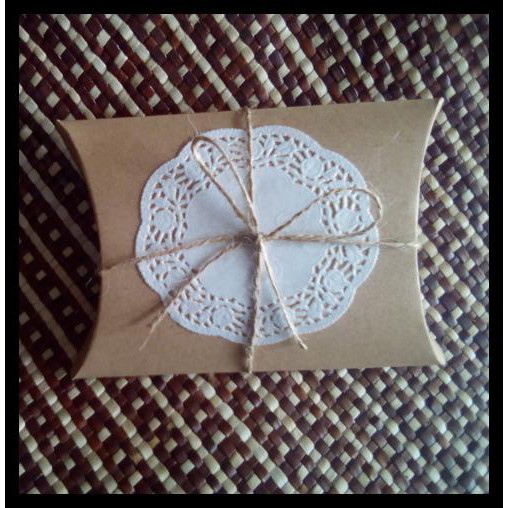 

Terlaris Paket Pillow Box/Kotak Kado Brown Kraft 280 Gr,Ukuran 15,3X11,5X3,5 Cm