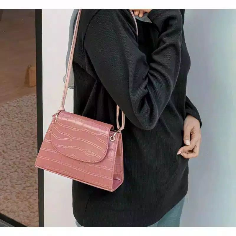 TAS SELEMPANG WANITA MAVI BAG