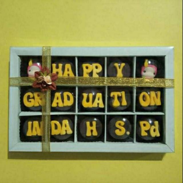 

Coklat karakter kado wisudah kado ulang tahun