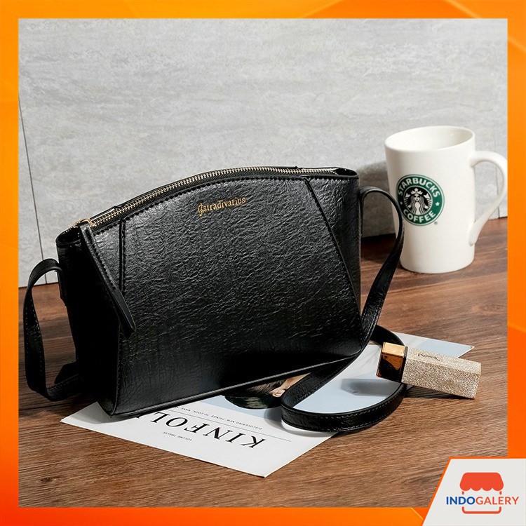 Slingbag Stradivarius Import / Tas Selempang Wanita