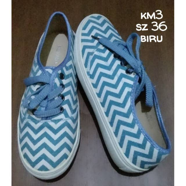 Sepatu nevada