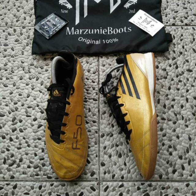 Sepatu futsal Adidas F10 in