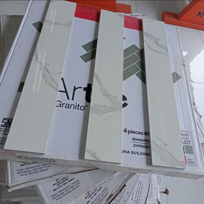 Granit plin motif carara 10×60
