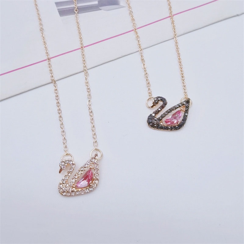 Korea Kalung Rantai Liontin Angsa Warna Pink Berlian Imitasi Untuk Wanita Aksesoris - olo